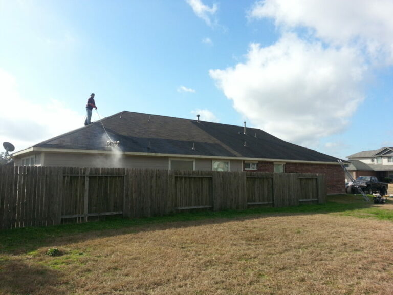 Signs It’s Time to Get Your Roof Pressure Washed